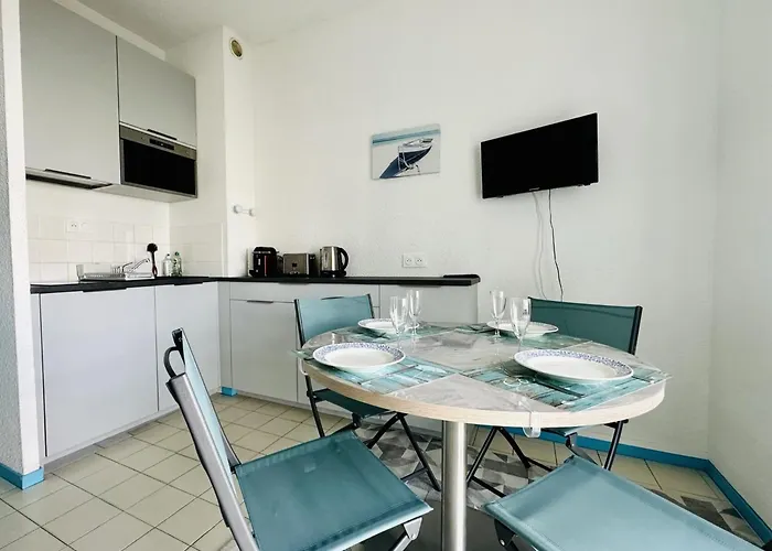 Avec Vue Imprenable Sur Le Port De Plaisance 4 Pers *